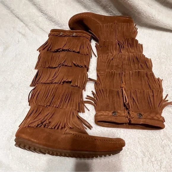 MINNETONKA Moccasins 1652 Women's 5 Layers Fringes Brown Suede Boots 6 - Picture 2 of 16